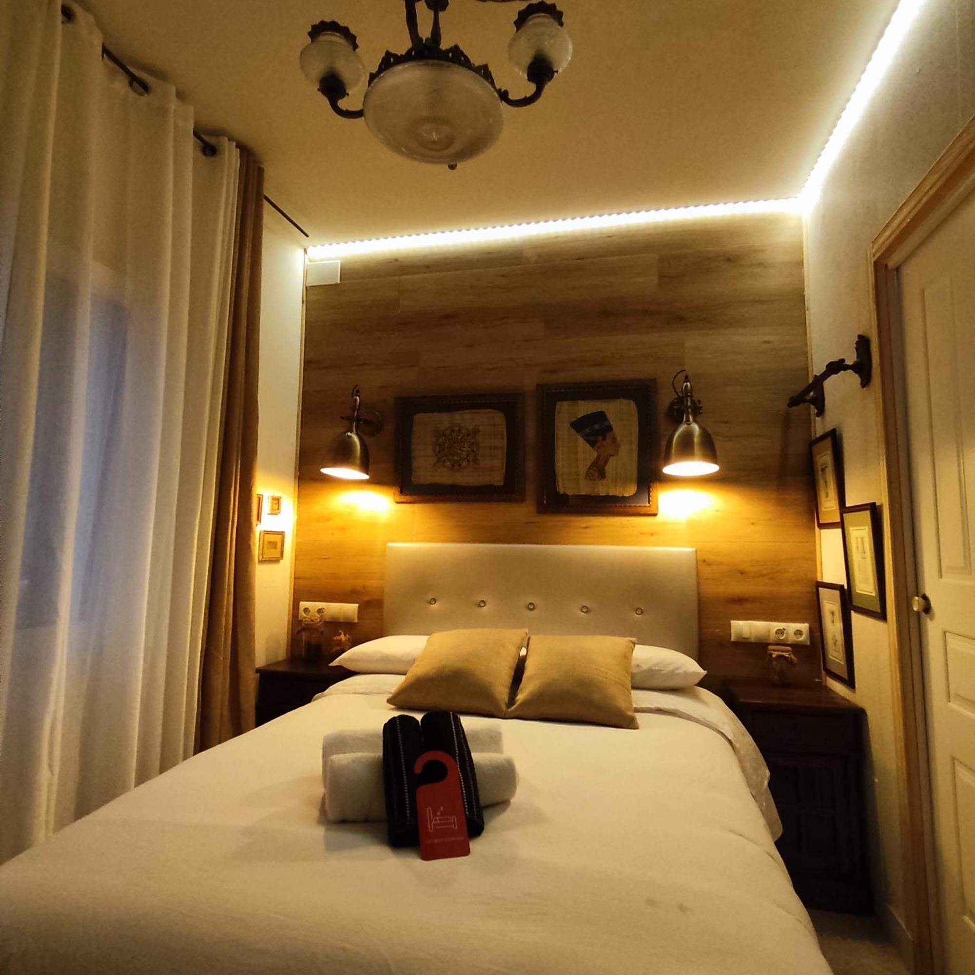 Studio Or Rooms With Private Bathroom Or Rooms With Shared Bathroom บาร์เซโลนา ภายนอก รูปภาพ