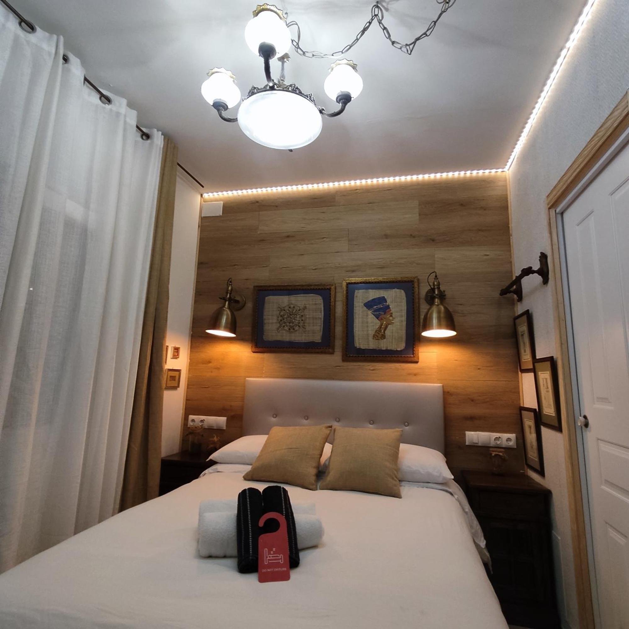 Studio Or Rooms With Private Bathroom Or Rooms With Shared Bathroom บาร์เซโลนา ภายนอก รูปภาพ