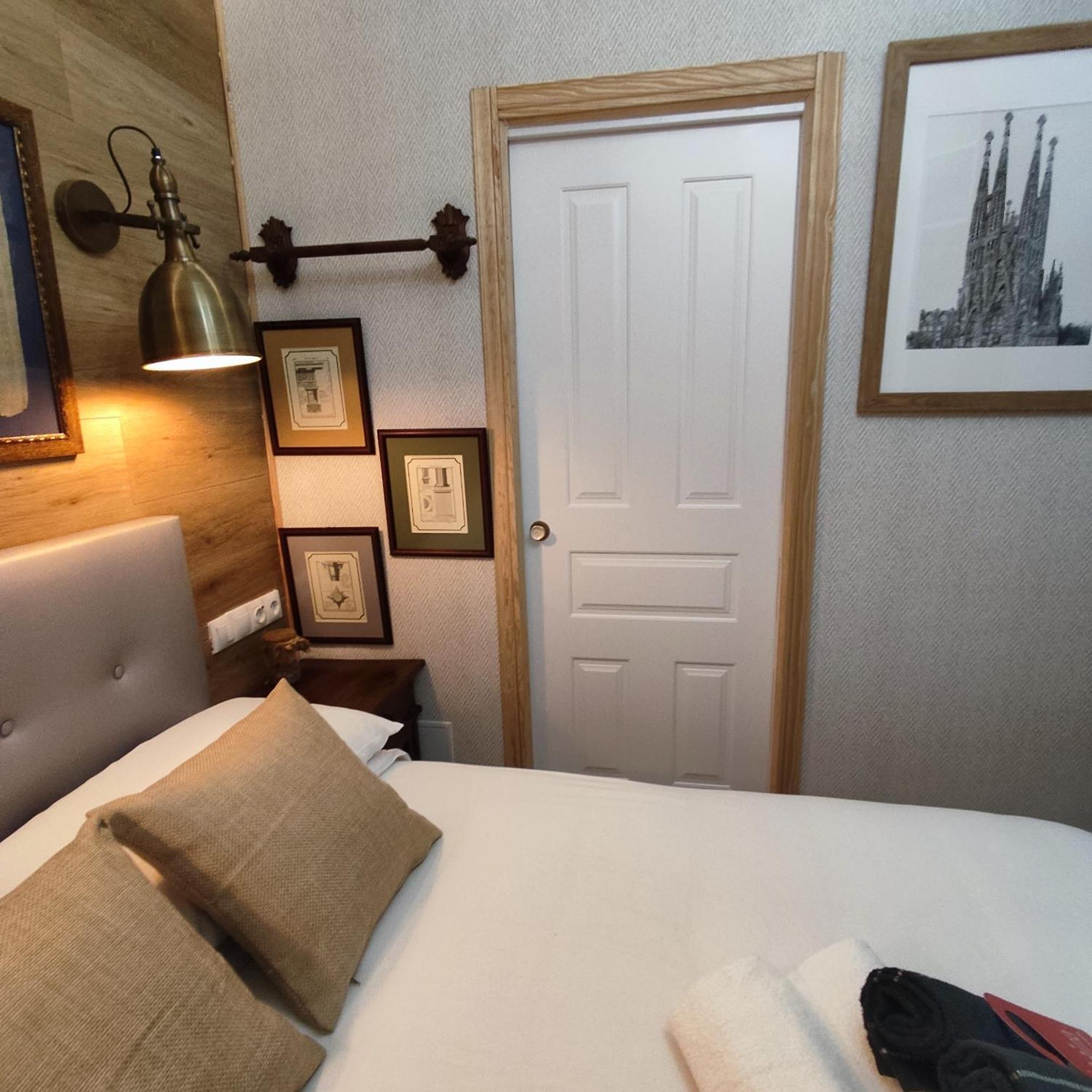 Studio Or Rooms With Private Bathroom Or Rooms With Shared Bathroom บาร์เซโลนา ภายนอก รูปภาพ