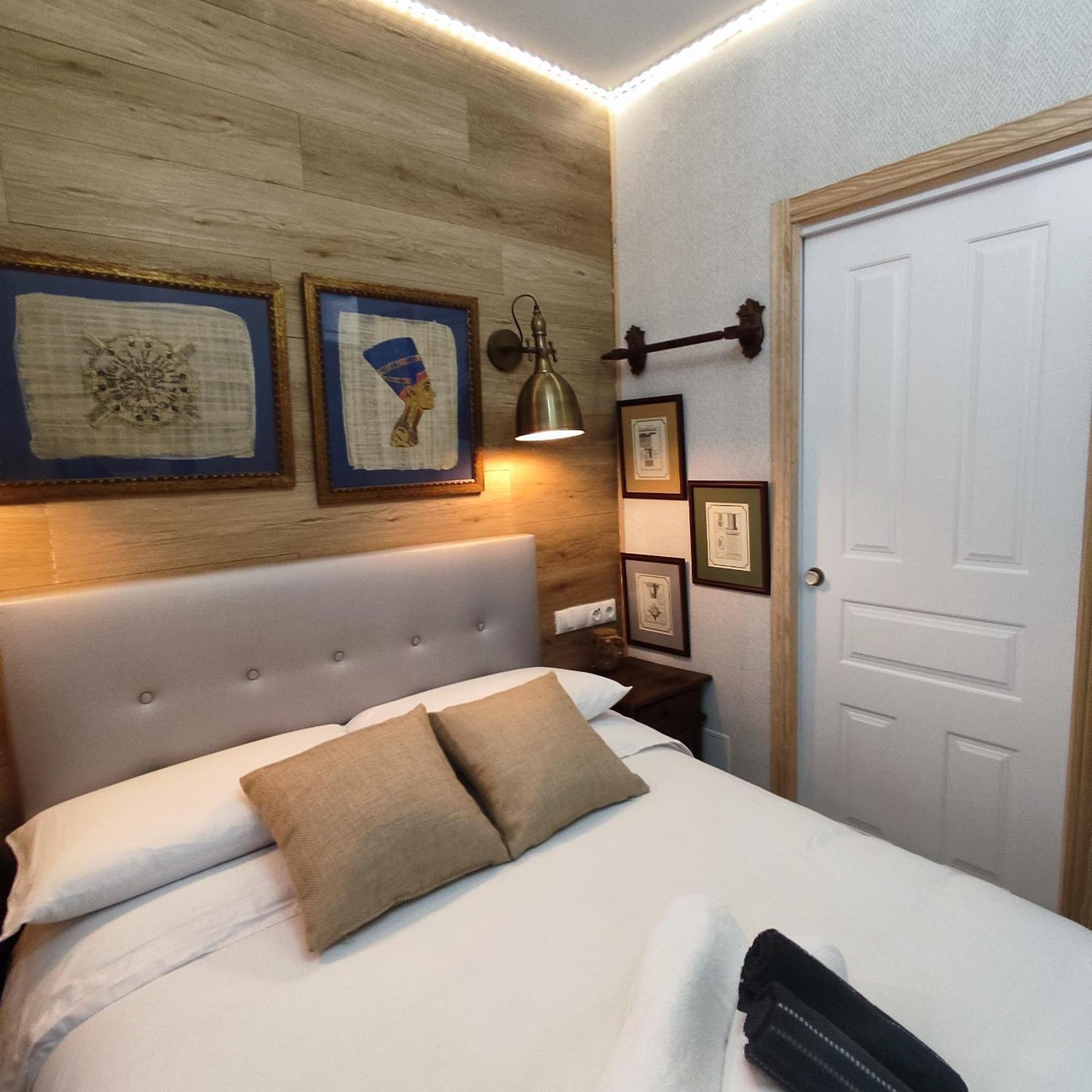 Studio Or Rooms With Private Bathroom Or Rooms With Shared Bathroom บาร์เซโลนา ภายนอก รูปภาพ