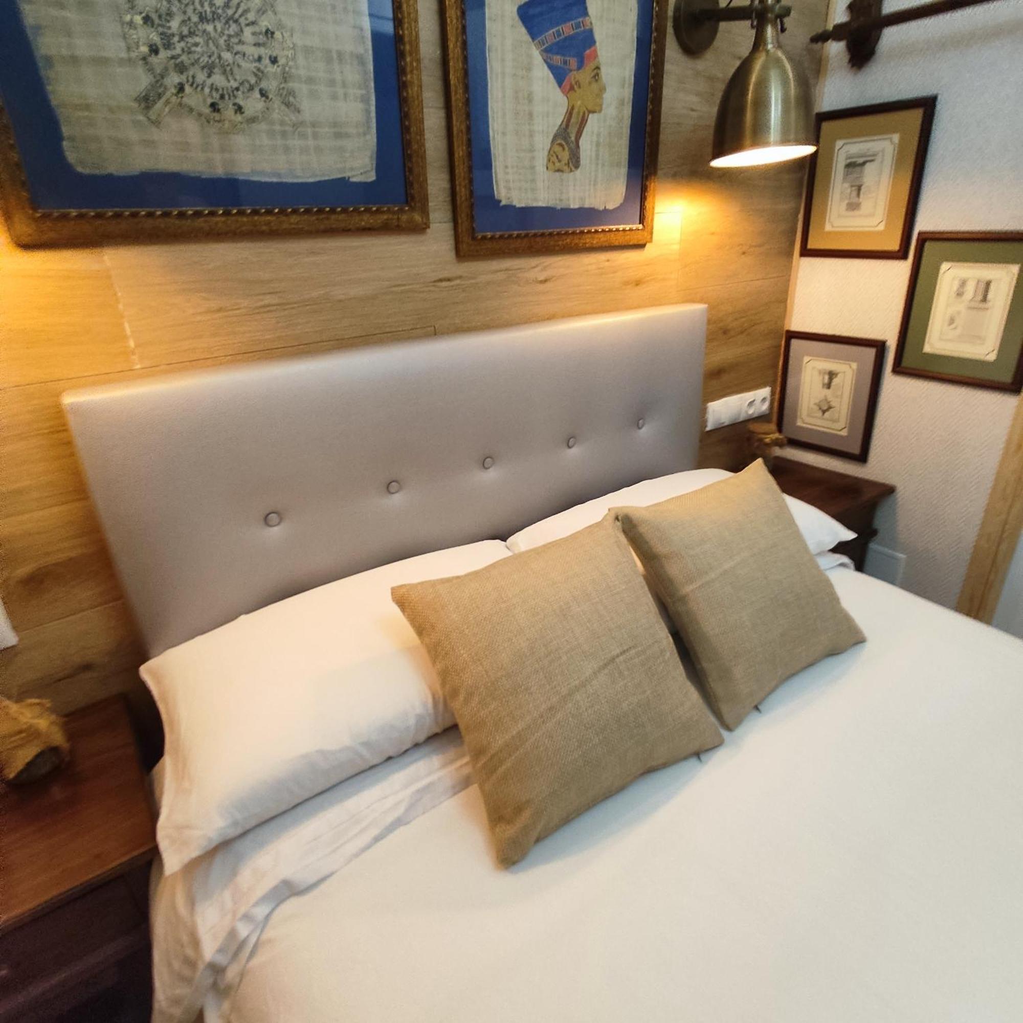 Studio Or Rooms With Private Bathroom Or Rooms With Shared Bathroom บาร์เซโลนา ภายนอก รูปภาพ