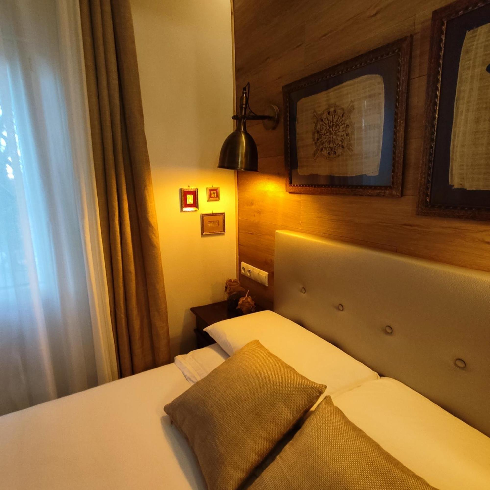 Studio Or Rooms With Private Bathroom Or Rooms With Shared Bathroom บาร์เซโลนา ภายนอก รูปภาพ