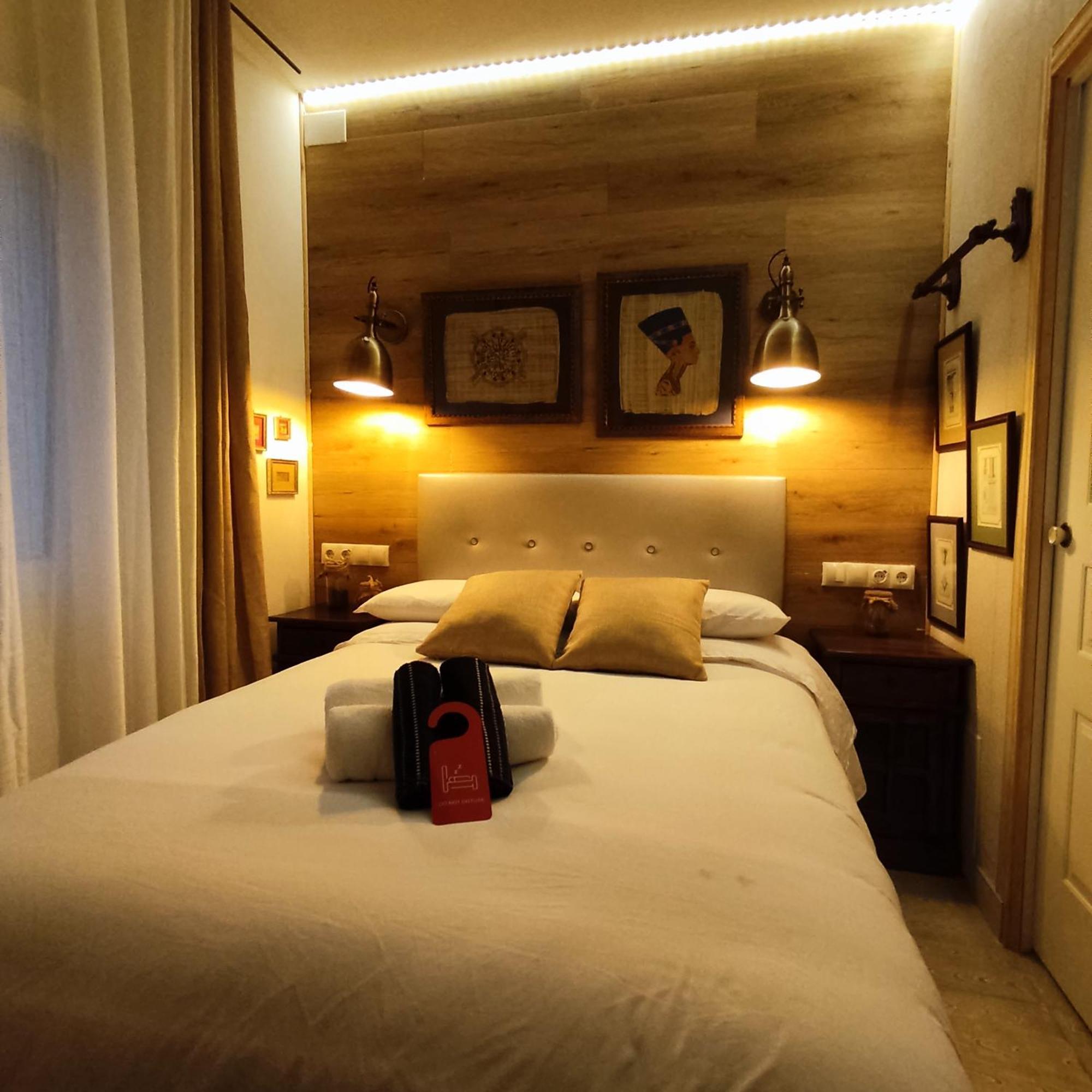 Studio Or Rooms With Private Bathroom Or Rooms With Shared Bathroom บาร์เซโลนา ภายนอก รูปภาพ