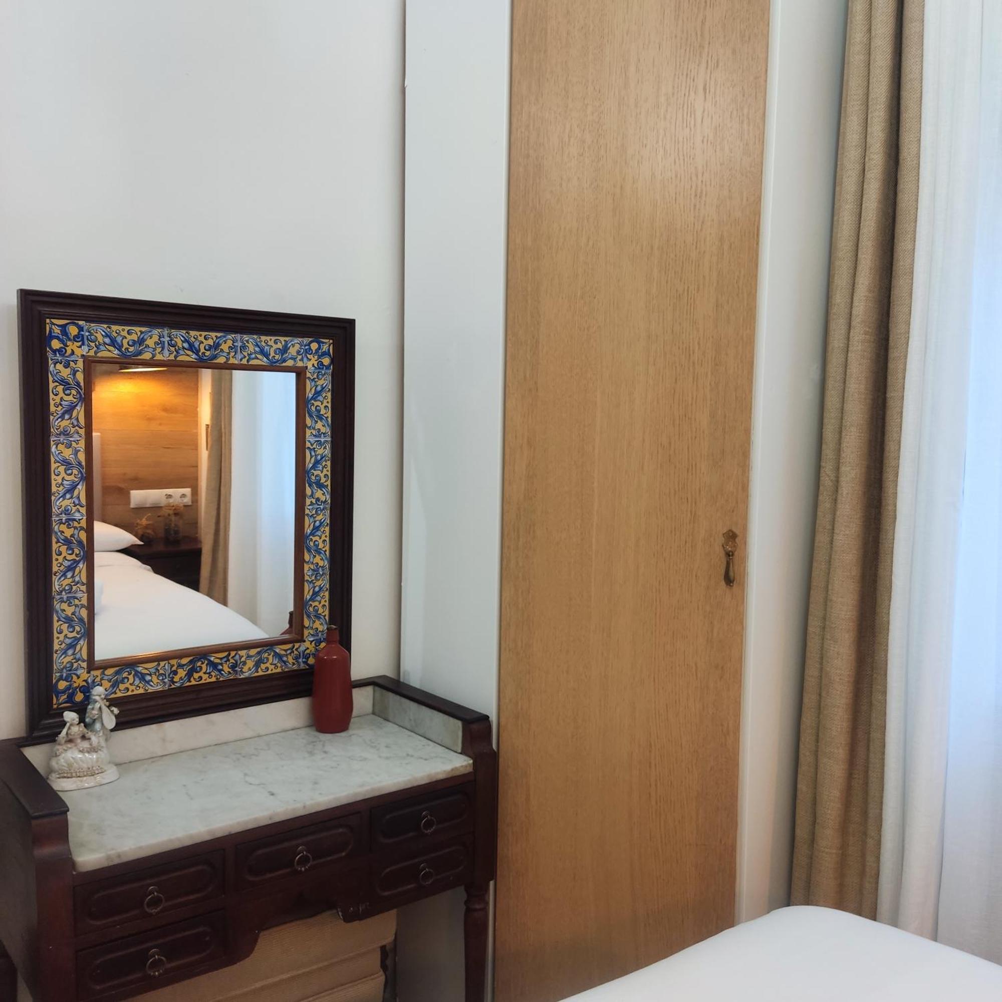Studio Or Rooms With Private Bathroom Or Rooms With Shared Bathroom บาร์เซโลนา ภายนอก รูปภาพ