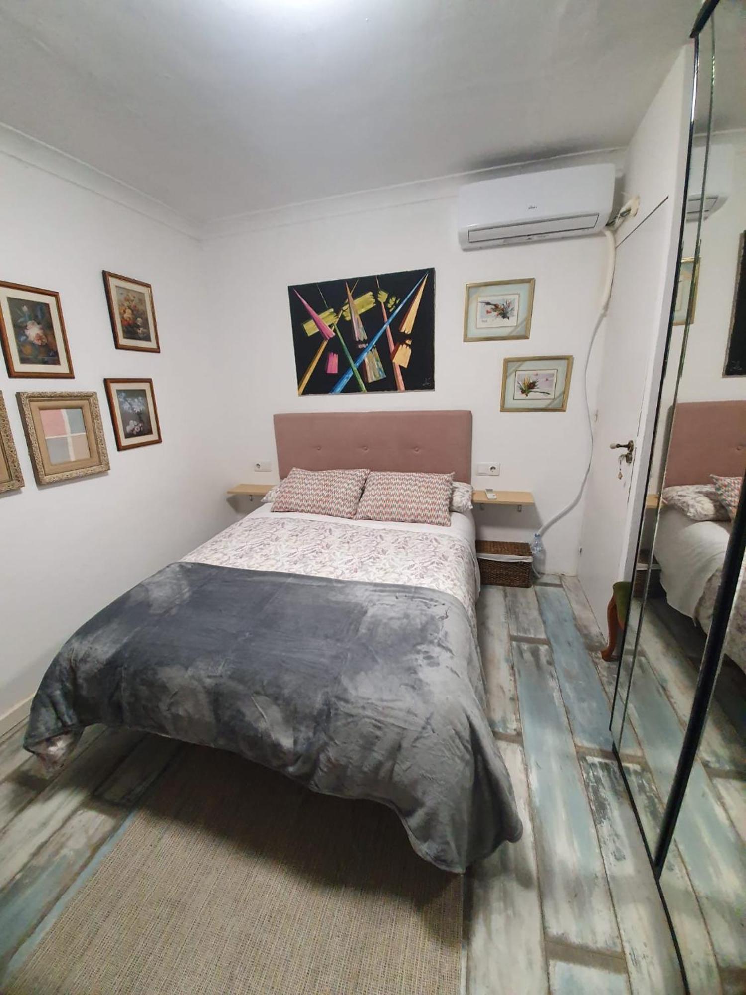 Studio Or Rooms With Private Bathroom Or Rooms With Shared Bathroom บาร์เซโลนา ภายนอก รูปภาพ