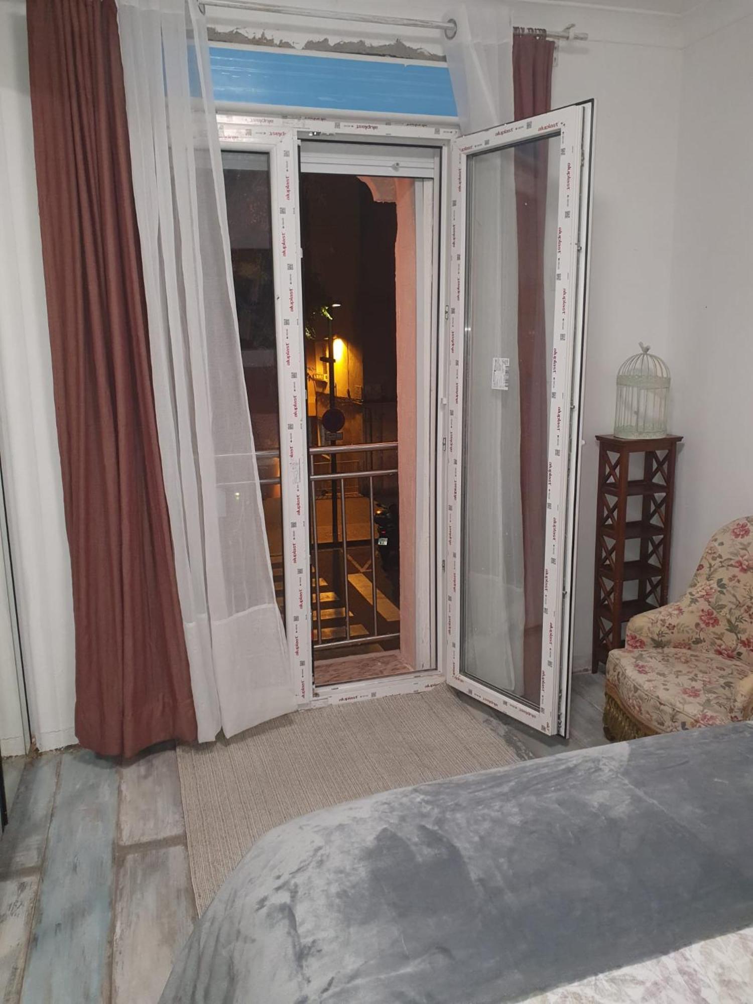 Studio Or Rooms With Private Bathroom Or Rooms With Shared Bathroom บาร์เซโลนา ภายนอก รูปภาพ