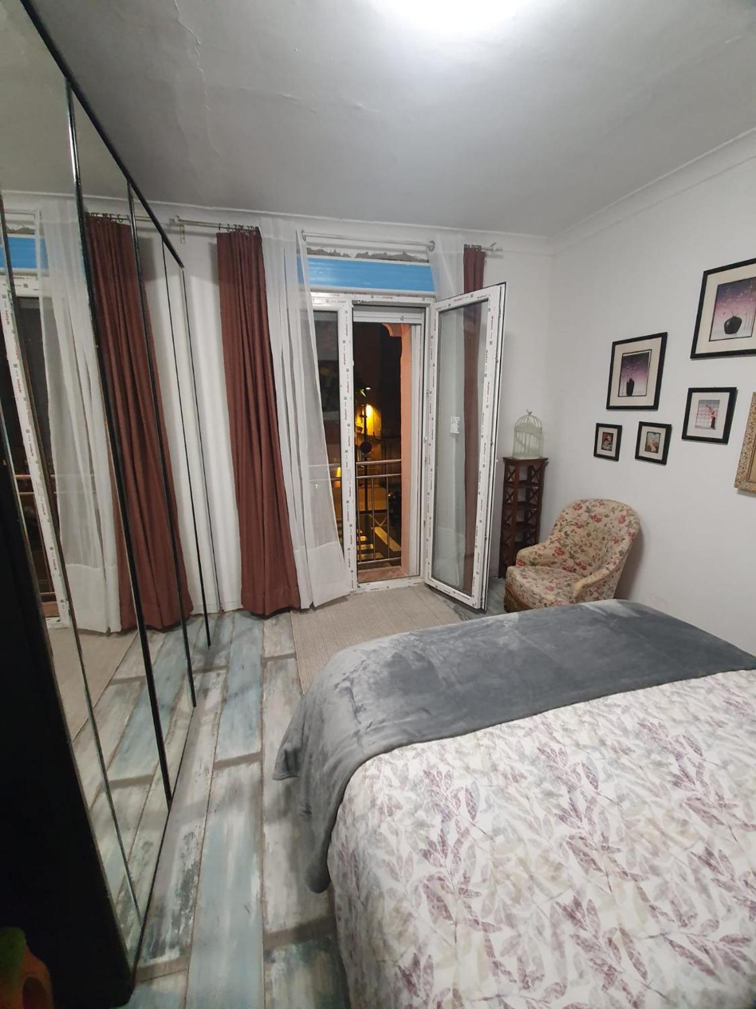 Studio Or Rooms With Private Bathroom Or Rooms With Shared Bathroom บาร์เซโลนา ภายนอก รูปภาพ