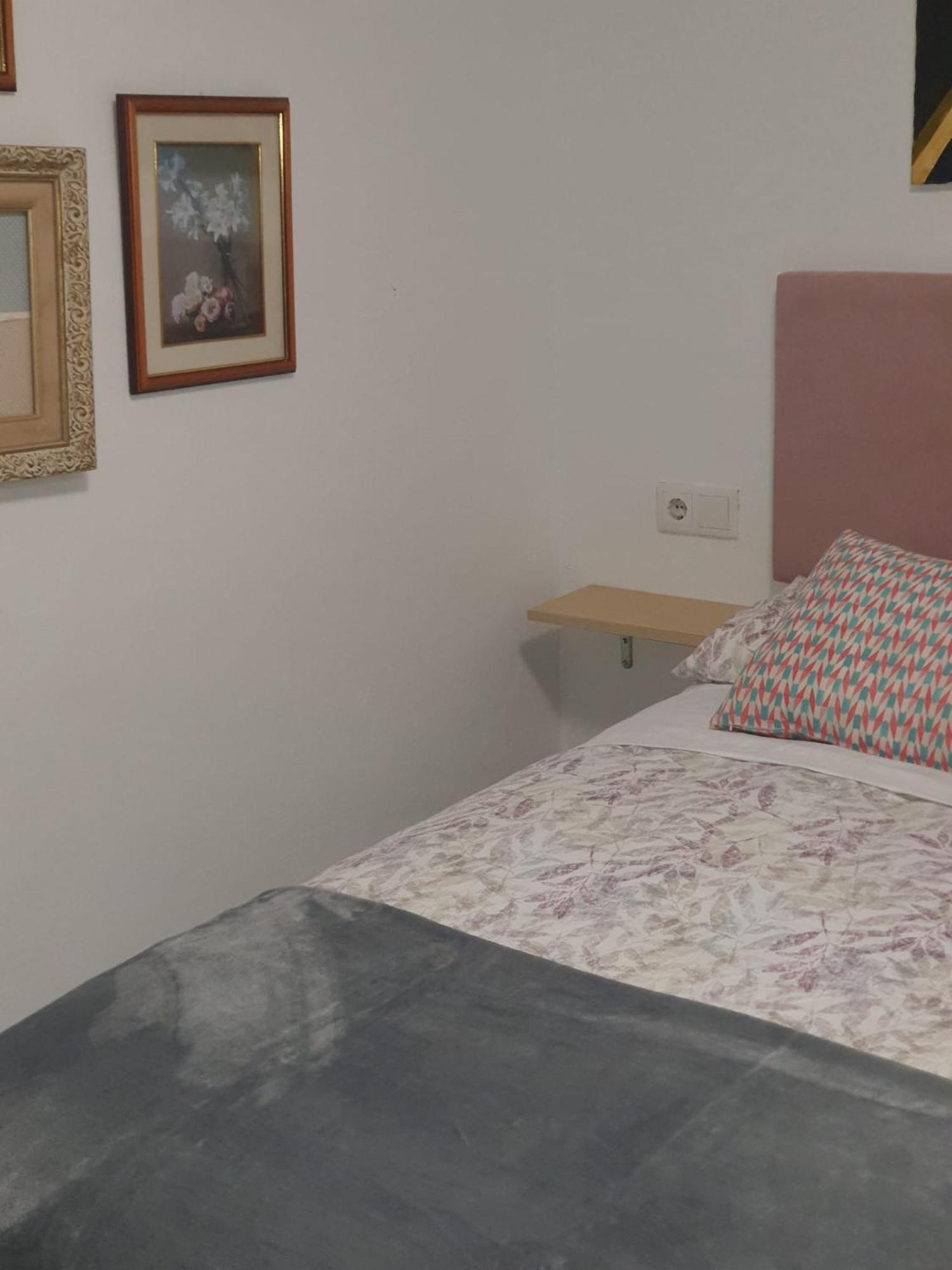Studio Or Rooms With Private Bathroom Or Rooms With Shared Bathroom บาร์เซโลนา ภายนอก รูปภาพ