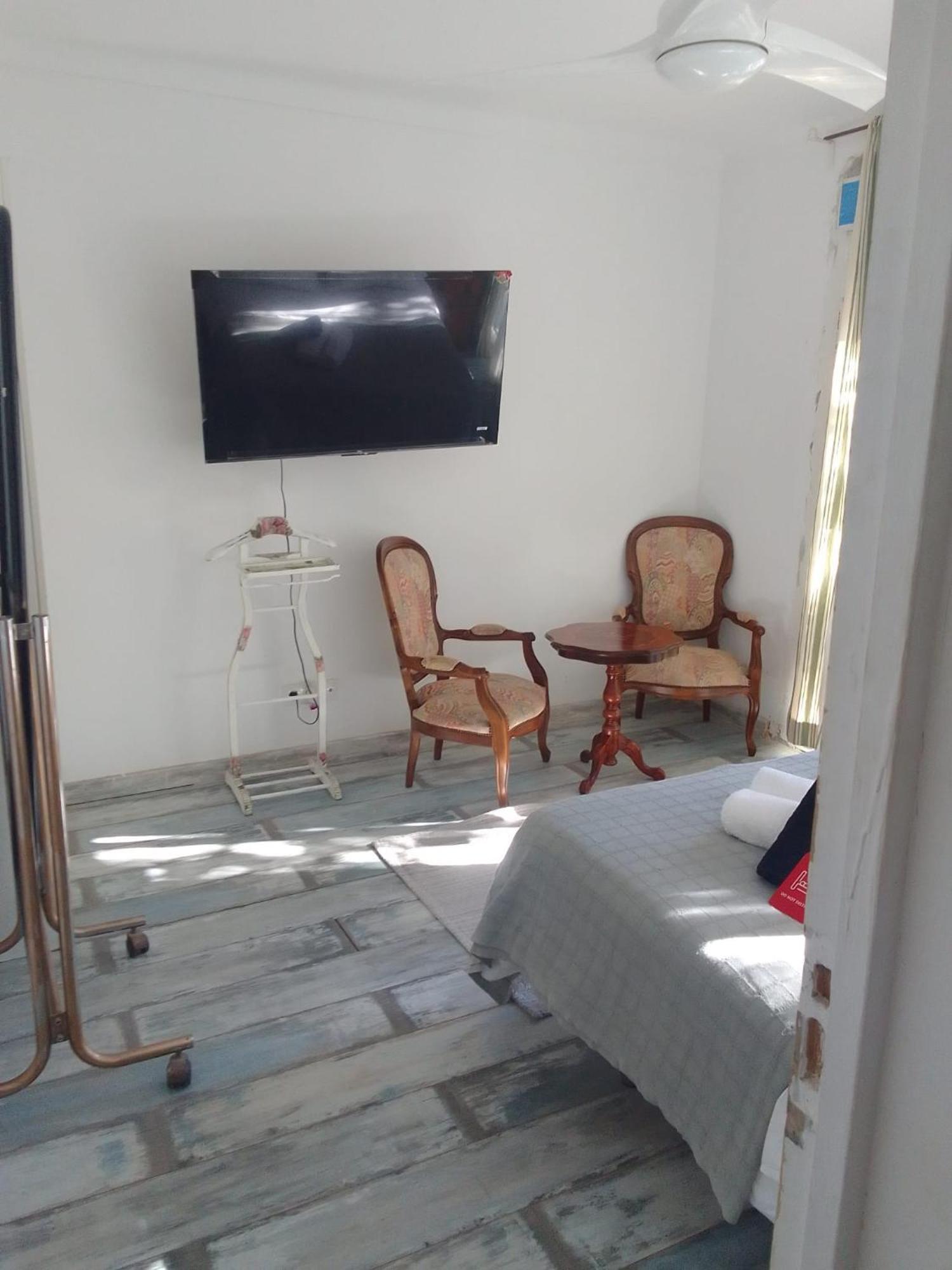 Studio Or Rooms With Private Bathroom Or Rooms With Shared Bathroom บาร์เซโลนา ภายนอก รูปภาพ