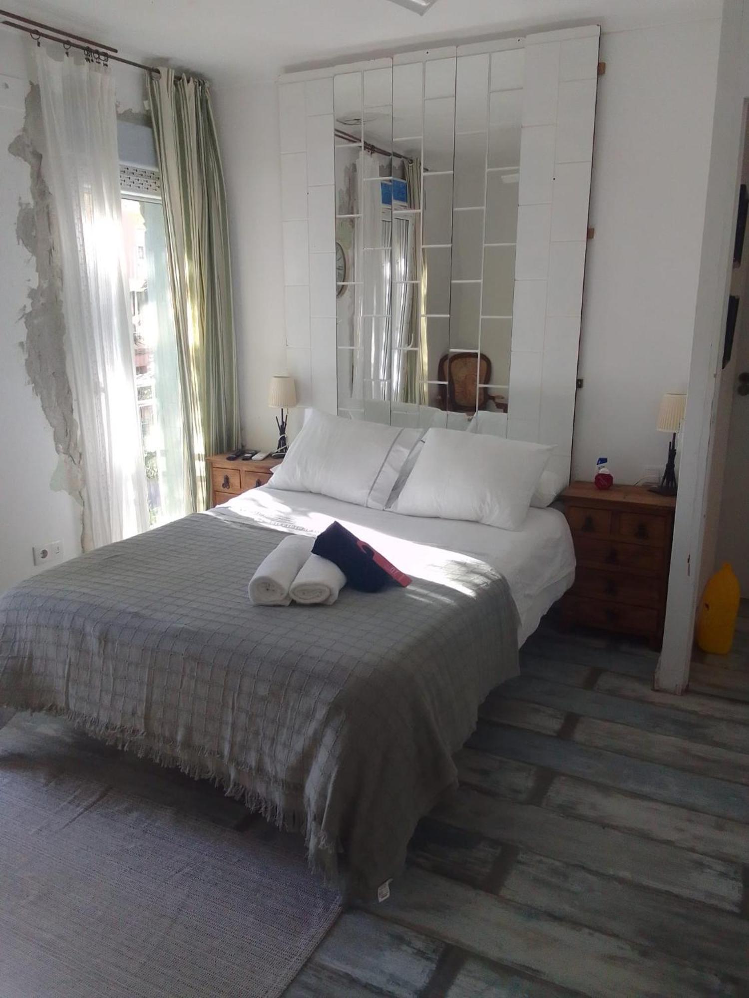 Studio Or Rooms With Private Bathroom Or Rooms With Shared Bathroom บาร์เซโลนา ภายนอก รูปภาพ
