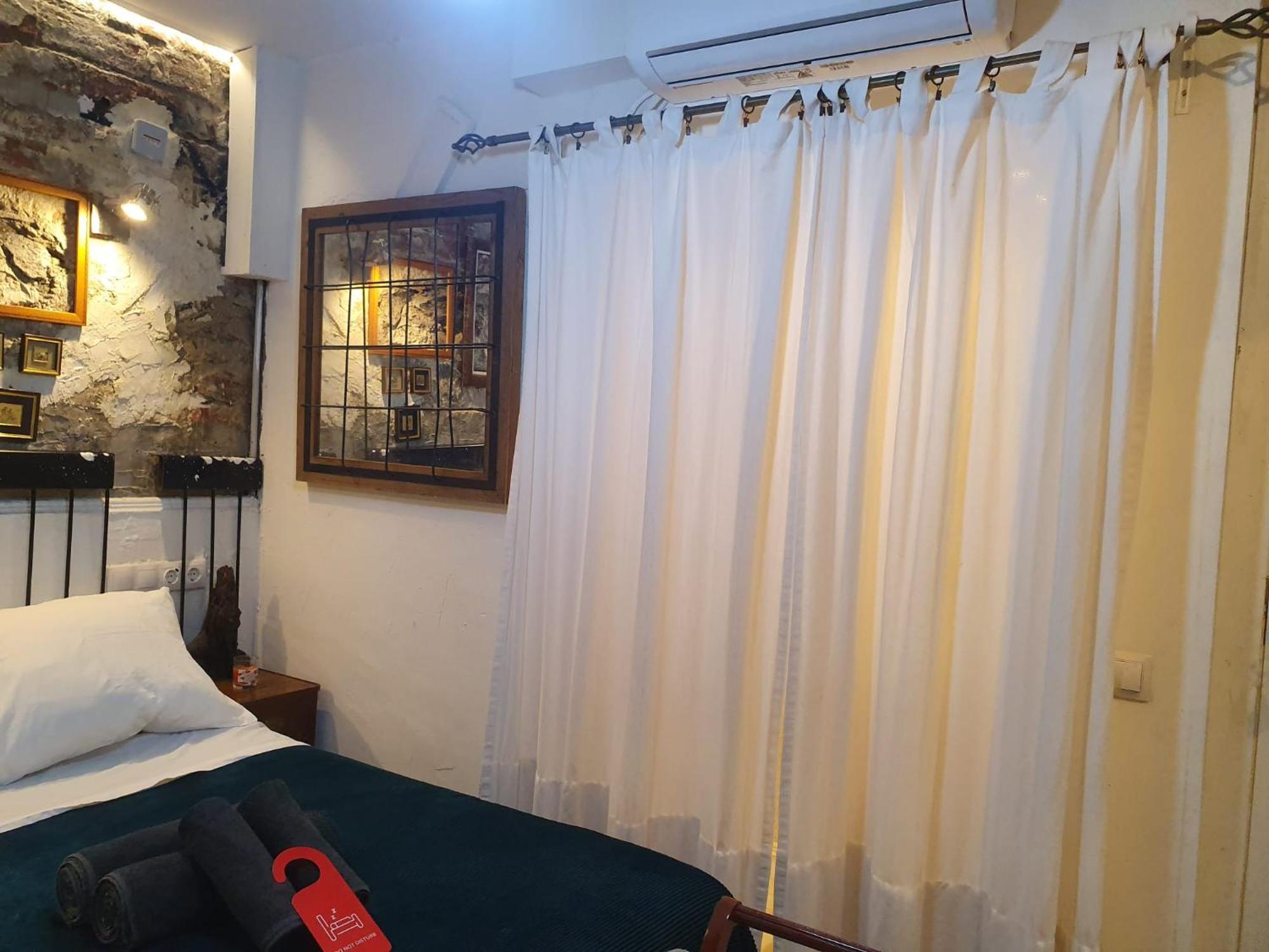 Studio Or Rooms With Private Bathroom Or Rooms With Shared Bathroom บาร์เซโลนา ภายนอก รูปภาพ