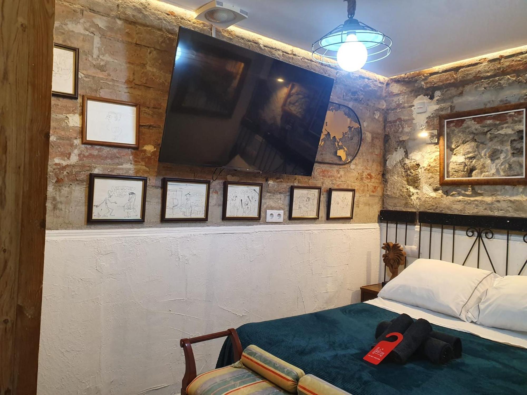 Studio Or Rooms With Private Bathroom Or Rooms With Shared Bathroom บาร์เซโลนา ภายนอก รูปภาพ