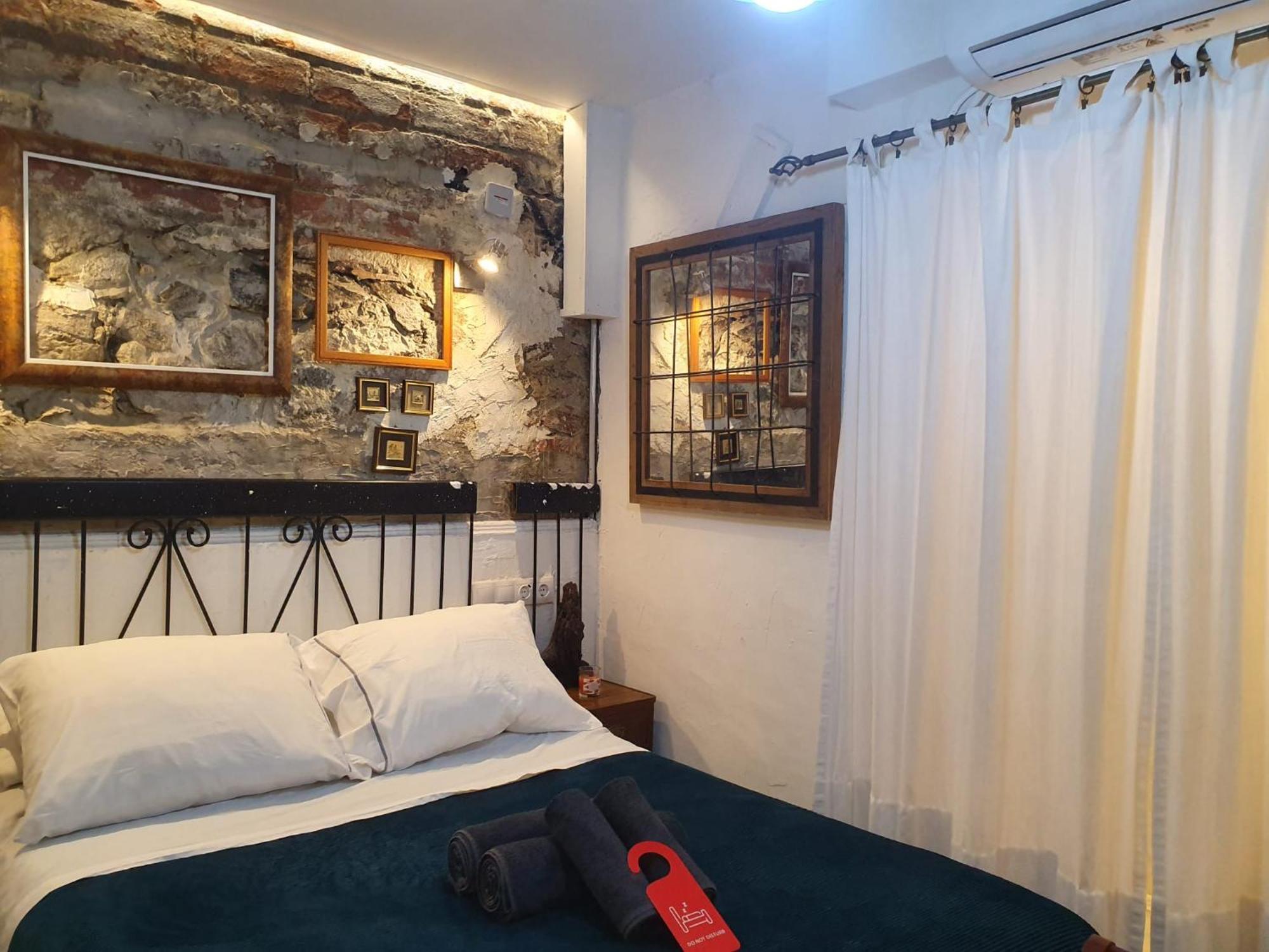 Studio Or Rooms With Private Bathroom Or Rooms With Shared Bathroom บาร์เซโลนา ภายนอก รูปภาพ