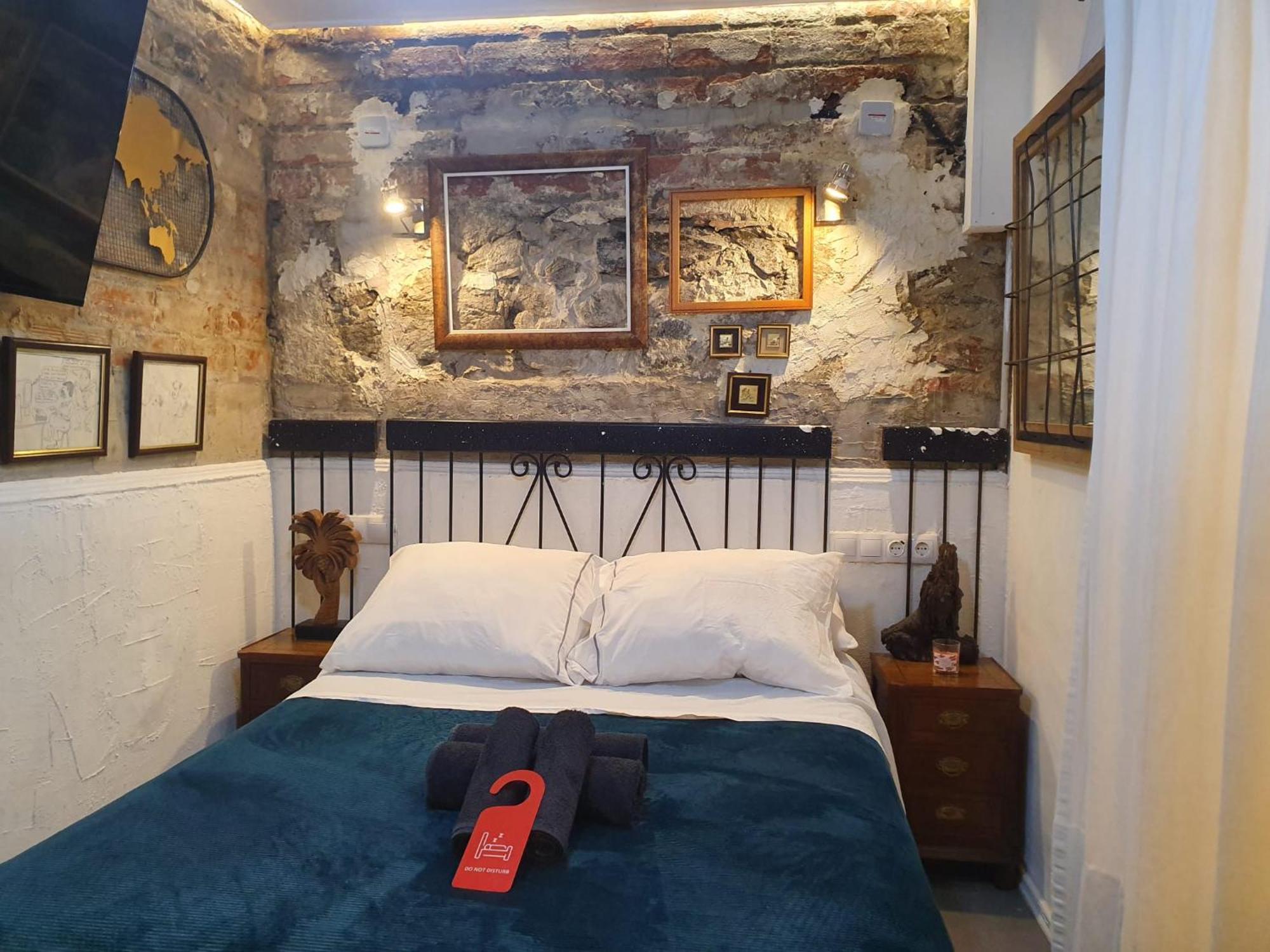 Studio Or Rooms With Private Bathroom Or Rooms With Shared Bathroom บาร์เซโลนา ภายนอก รูปภาพ