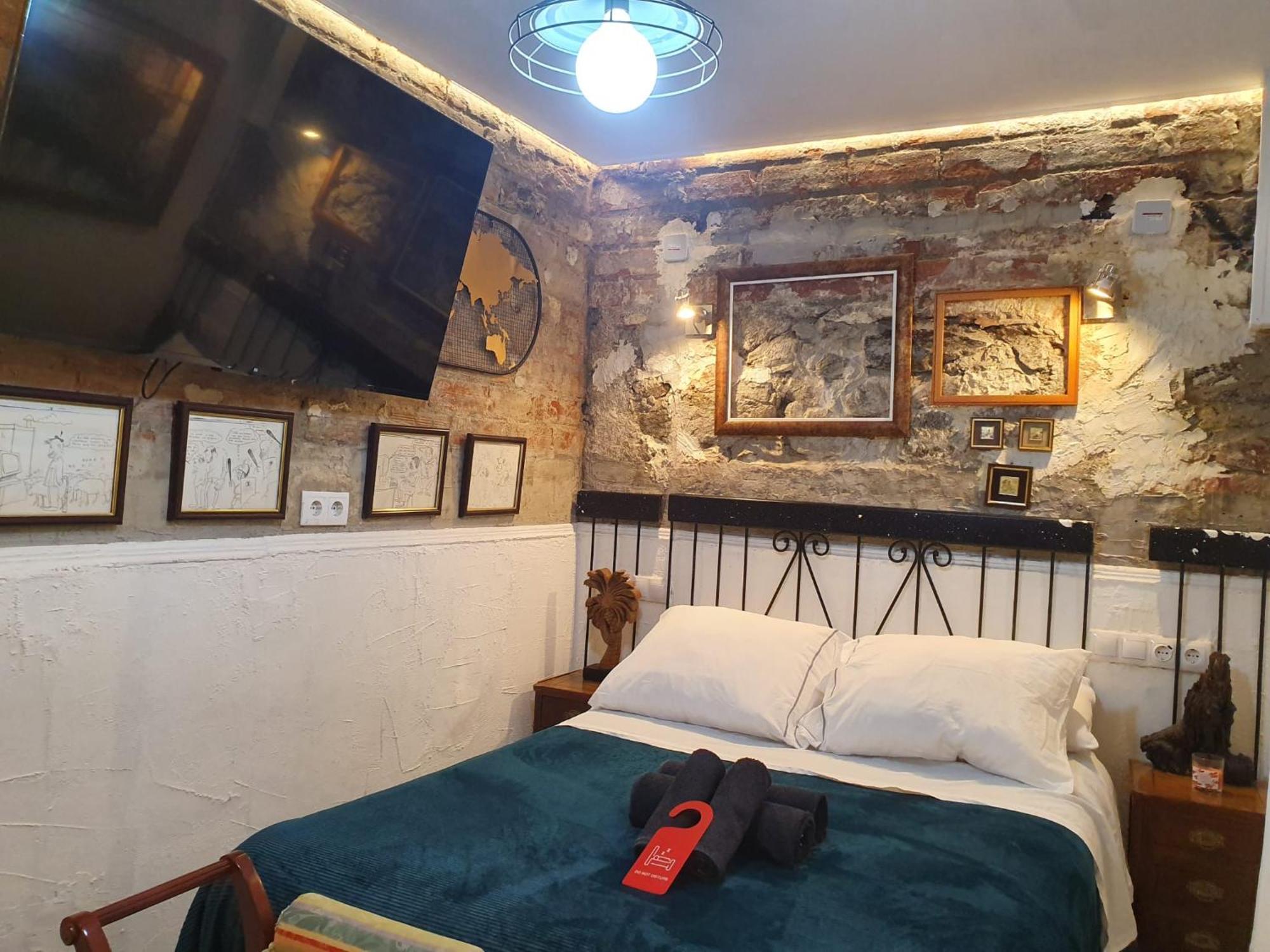 Studio Or Rooms With Private Bathroom Or Rooms With Shared Bathroom บาร์เซโลนา ภายนอก รูปภาพ