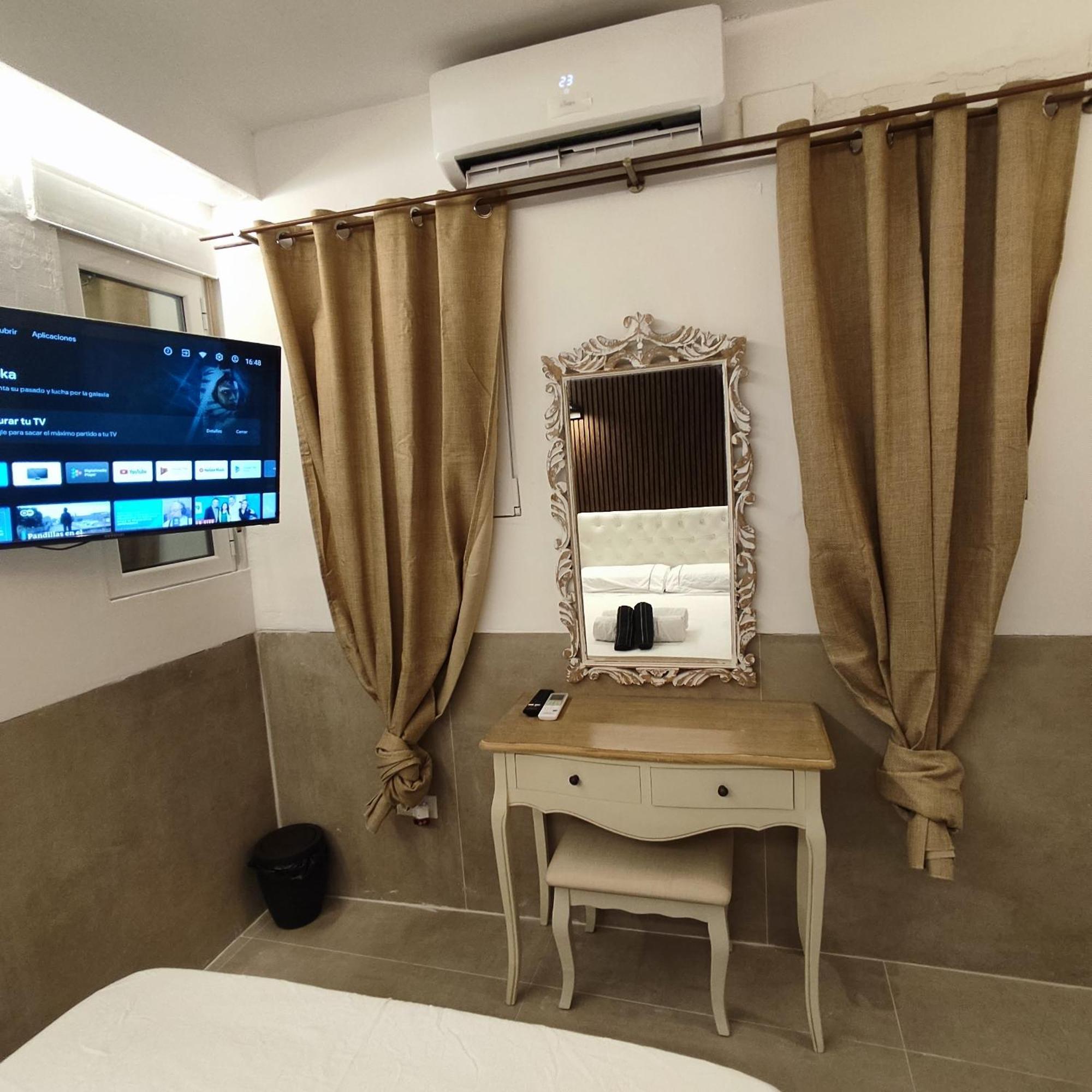 Studio Or Rooms With Private Bathroom Or Rooms With Shared Bathroom บาร์เซโลนา ภายนอก รูปภาพ